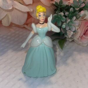 CINDERELLA DISNEY 3” ACTION FIGURE VNTG (1992) PLASTIC TOY (PRE-OWNED)